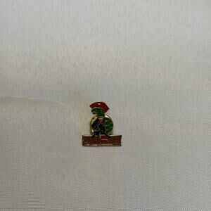 Vtg Cayman Islands Turtle Pirate Enamel Lapel Pin Souvenir Travel Collectible